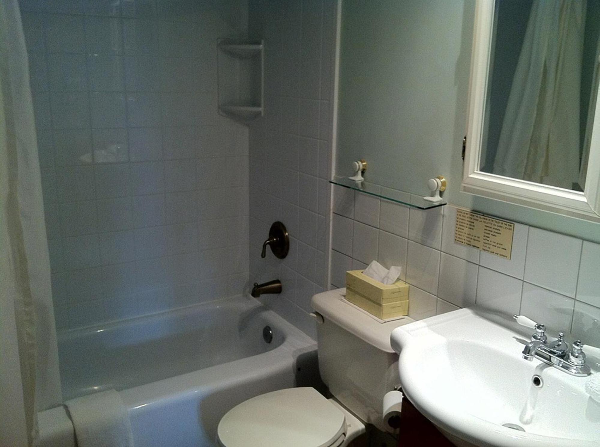 Goeliche Hotel Et Appartement Saint-Laurent-de-l'ile d'Orleans Rum bild