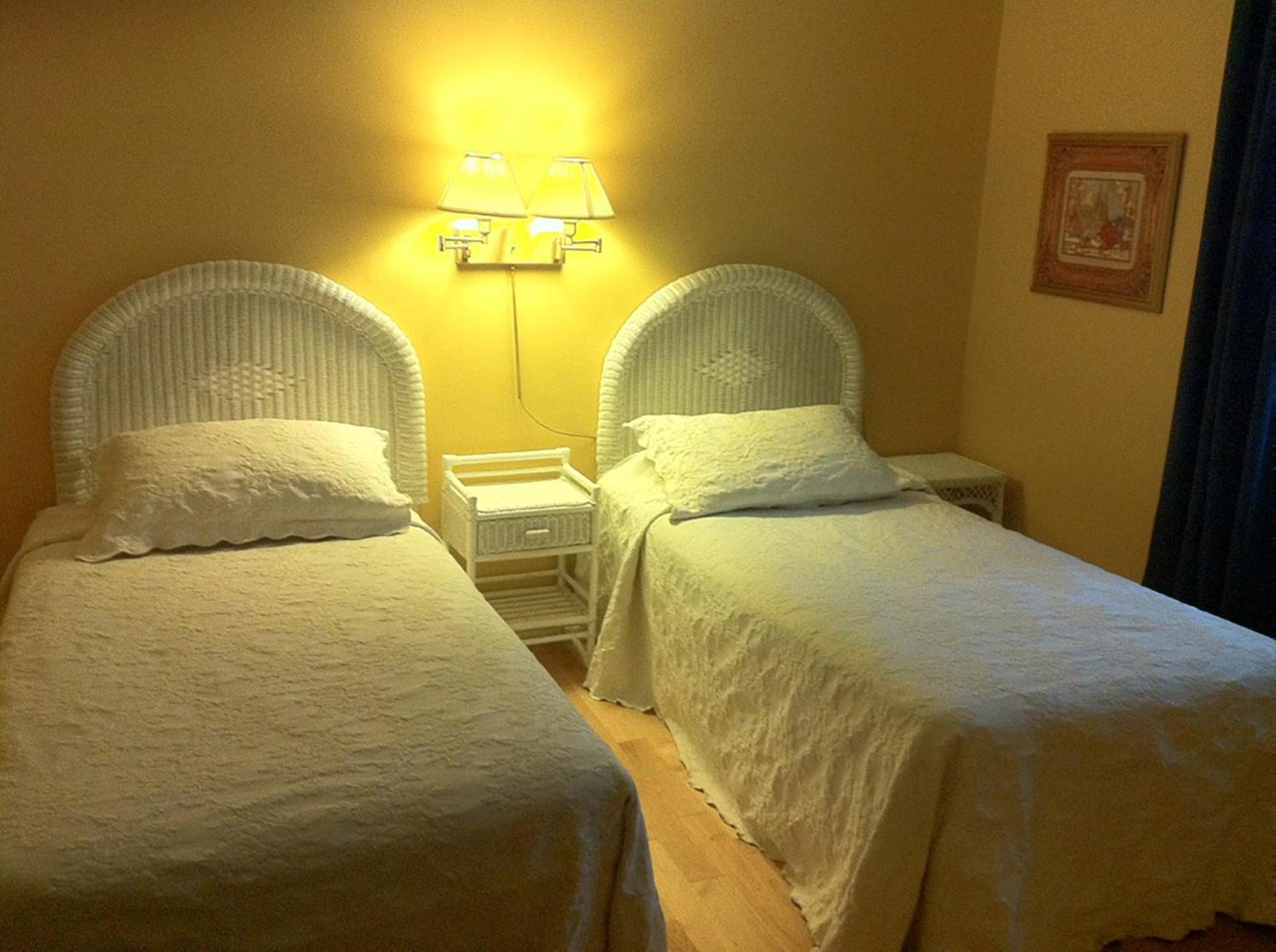 Goeliche Hotel Et Appartement Saint-Laurent-de-l'ile d'Orleans Rum bild