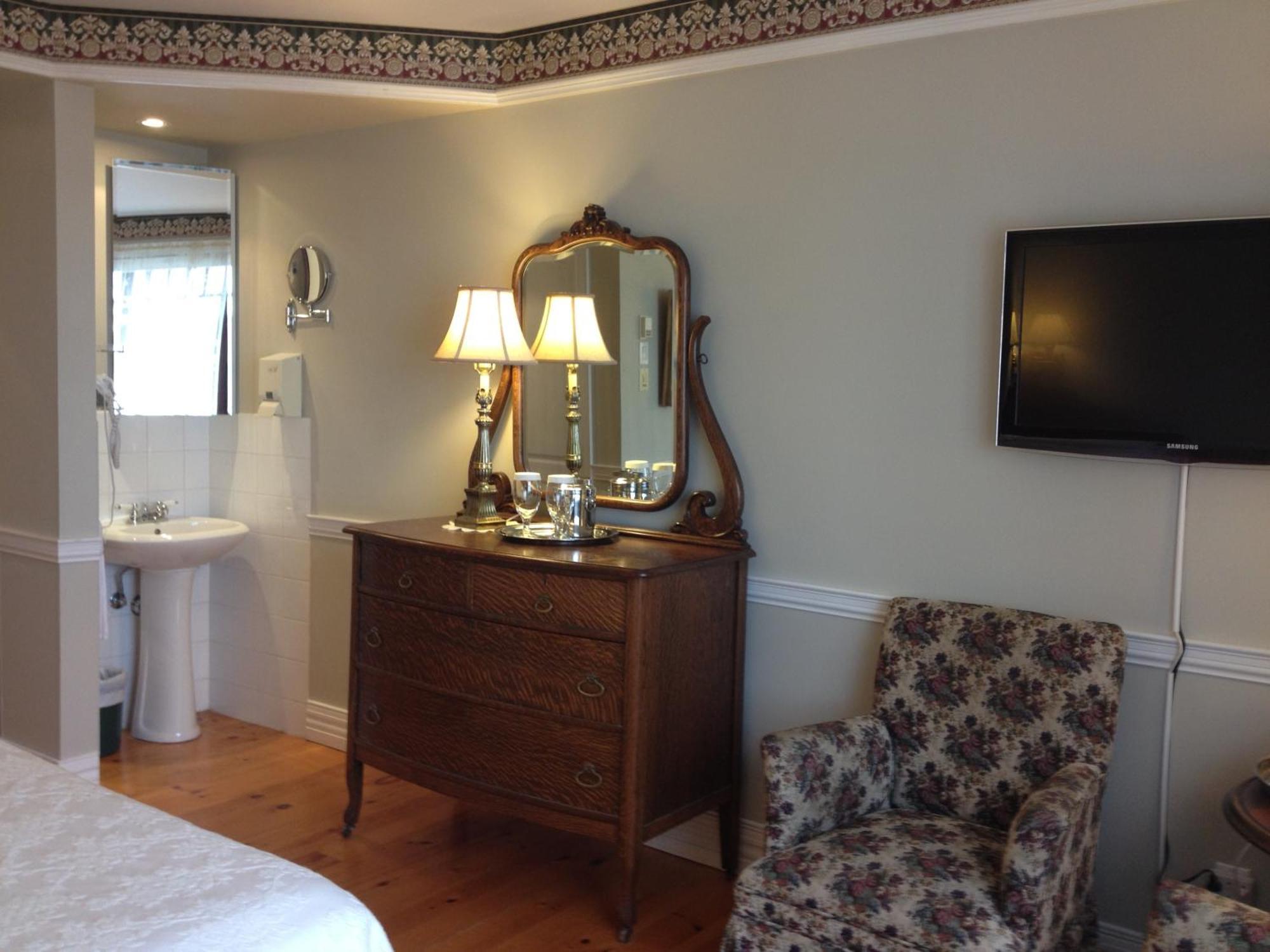 Goeliche Hotel Et Appartement Saint-Laurent-de-l'ile d'Orleans Rum bild