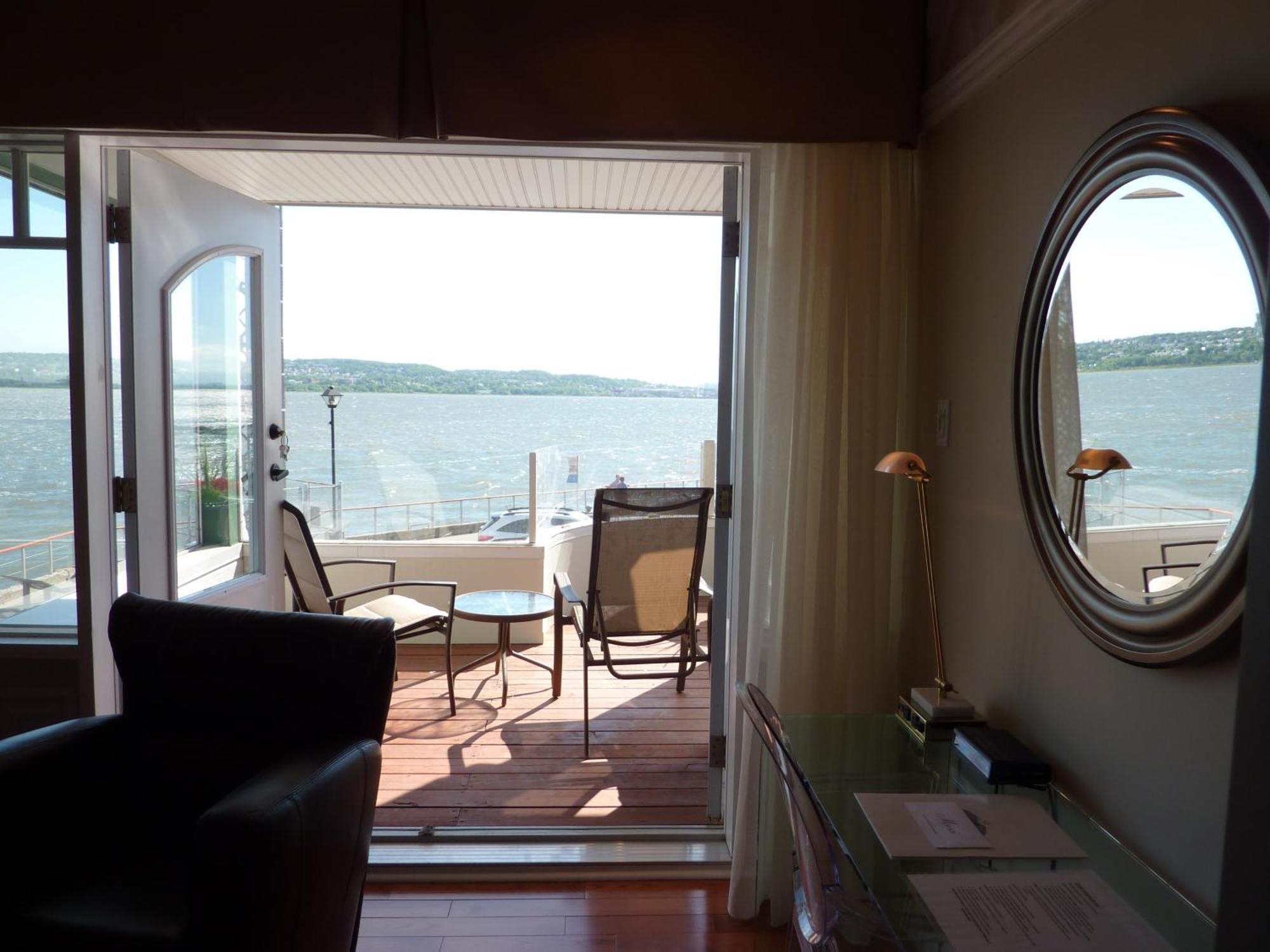 Goeliche Hotel Et Appartement Saint-Laurent-de-l'ile d'Orleans Rum bild