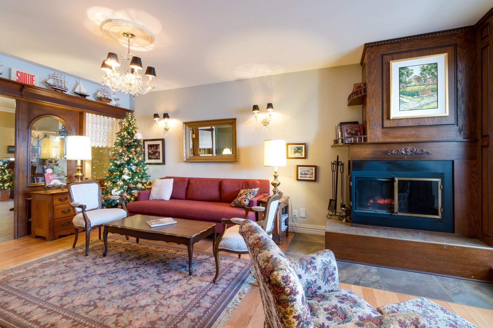 Goeliche Hotel Et Appartement Saint-Laurent-de-l'ile d'Orleans Exteriör bild