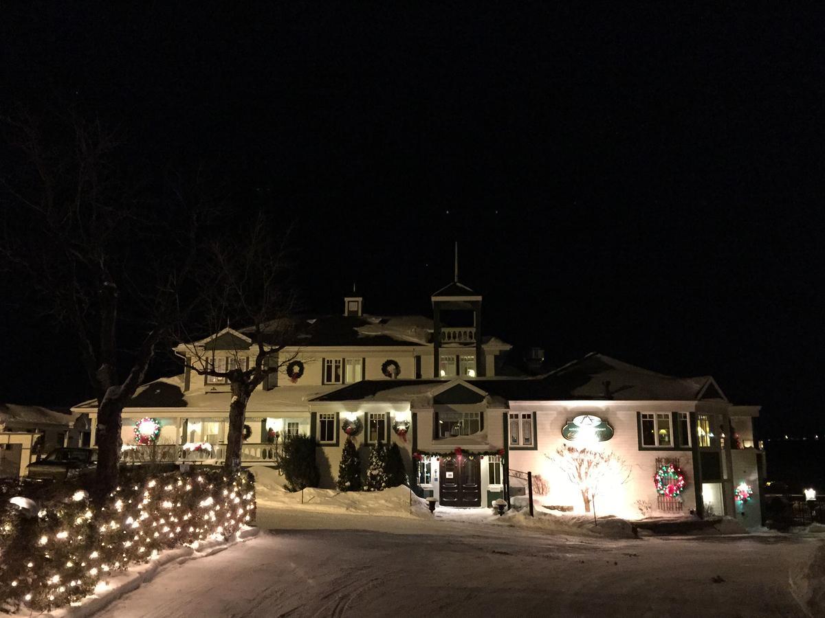 Goeliche Hotel Et Appartement Saint-Laurent-de-l'ile d'Orleans Exteriör bild