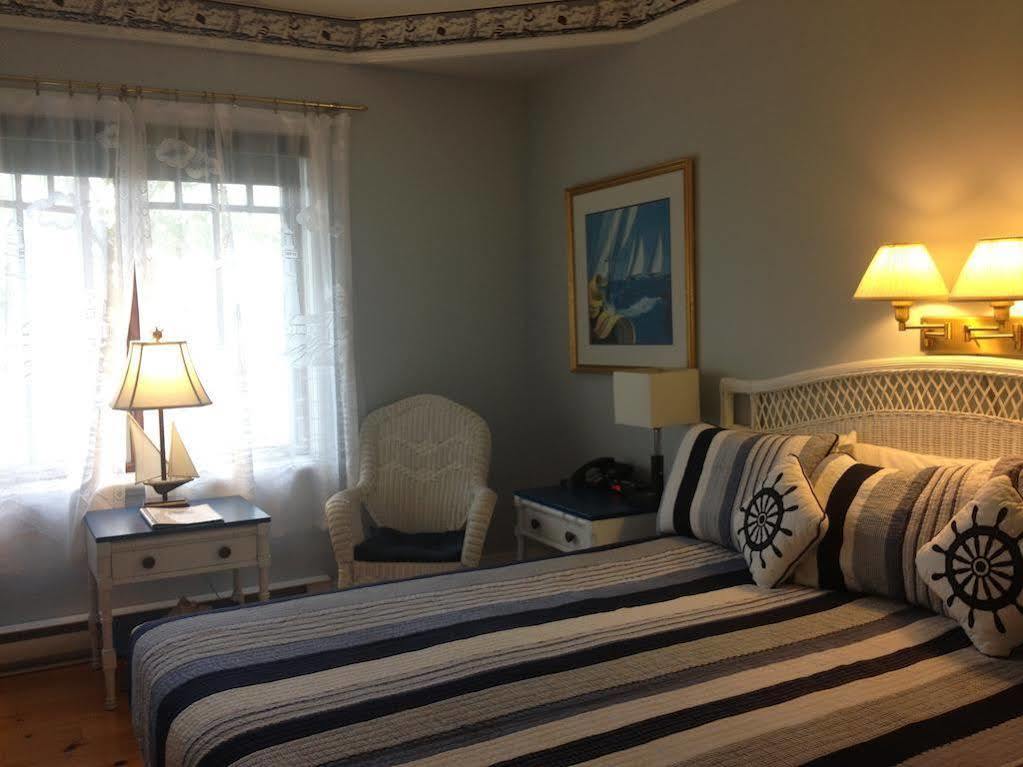 Goeliche Hotel Et Appartement Saint-Laurent-de-l'ile d'Orleans Exteriör bild