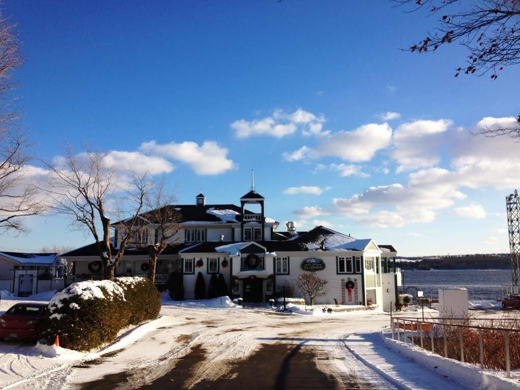 Goeliche Hotel Et Appartement Saint-Laurent-de-l'ile d'Orleans Exteriör bild