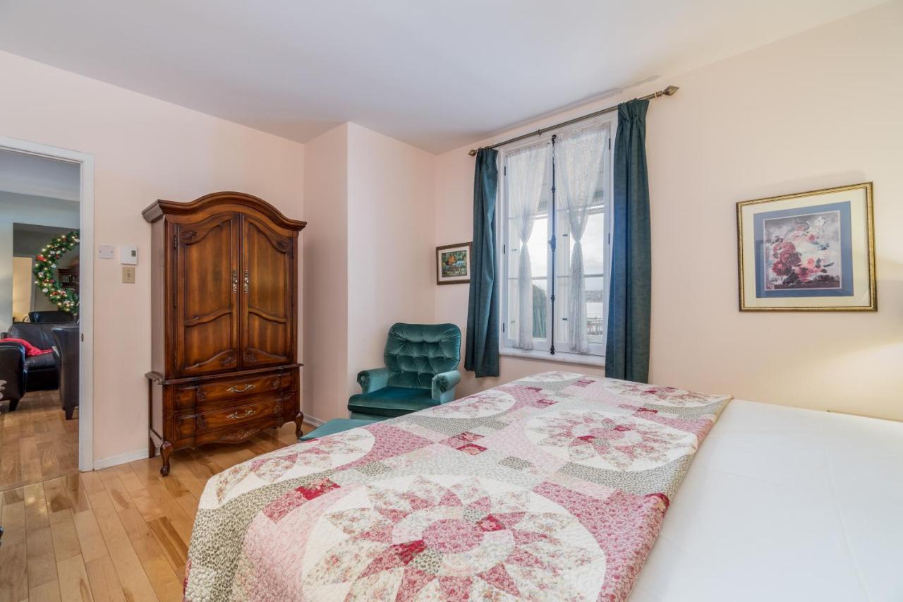 Goeliche Hotel Et Appartement Saint-Laurent-de-l'ile d'Orleans Exteriör bild