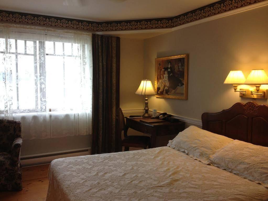 Goeliche Hotel Et Appartement Saint-Laurent-de-l'ile d'Orleans Exteriör bild